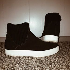 STEVE MADDEN SLIP ONS!